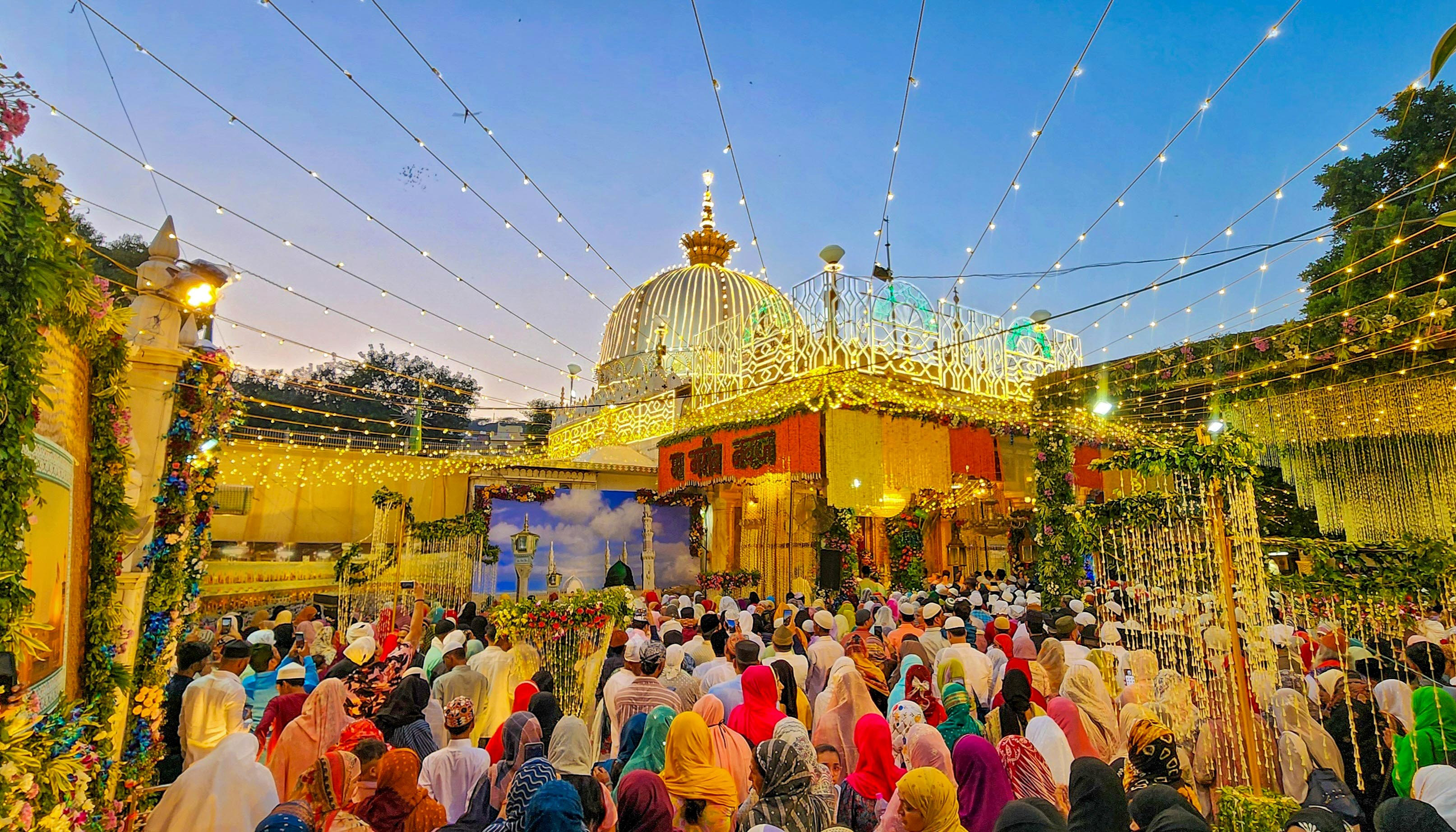 *Ajmer Dargah case: Shiv Mandir claim par court mein tez behas, Ajmer District Court ne faisla reserve kiya.*