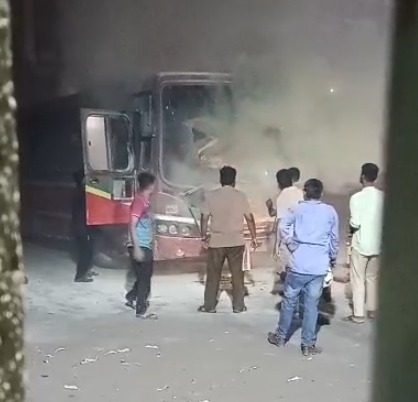 Fire In BEST Bus – Santacruz depot me Khadi Bus me aag lagi
