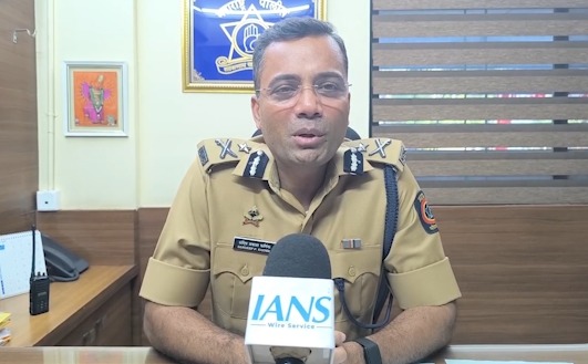 “Eid Mubarak, aur Nashik Police aap ki khushi mein shamil hai,” said Nashik Police Commissioner.