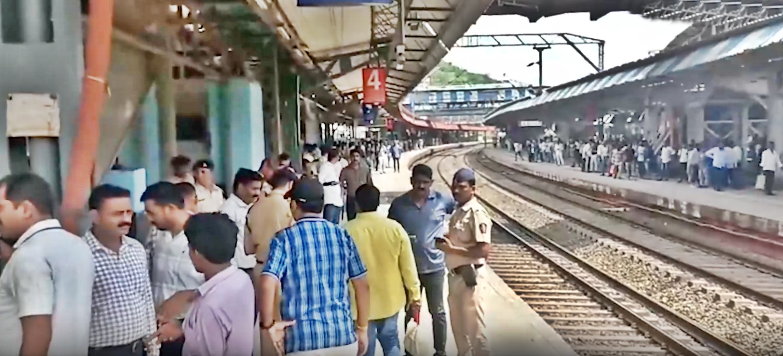 Mumbra Train Tragedy Ko 1 Saal Pura, Ab Tak Na Chargesheet Na Compensation