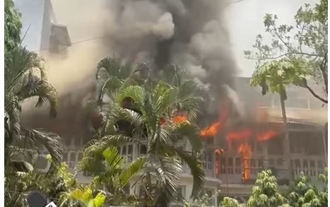 Fire at Cuffe Parade Opp President Hotel
