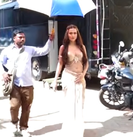 KANIKA MANN SPOTTED AT  NAAGIN 7 SET FOR SHOOT #celebrityspotted #bollywood