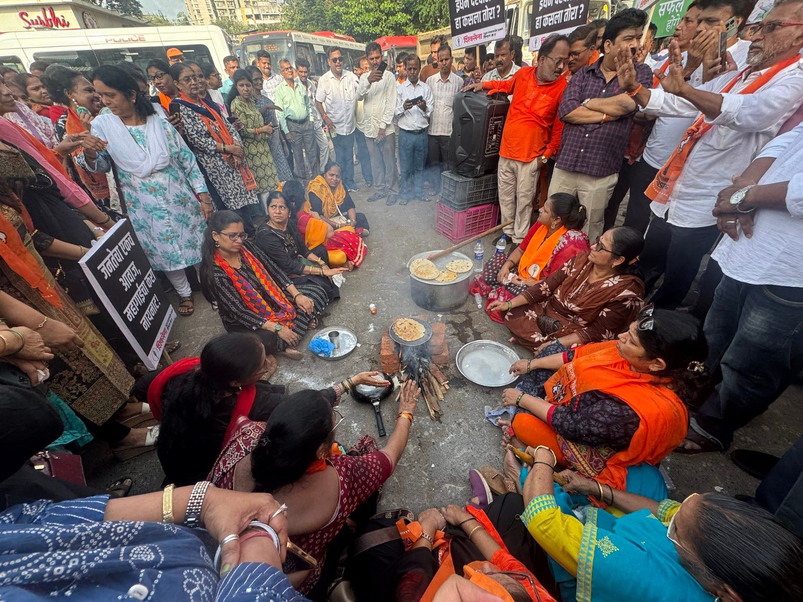 South Mumbai Mein Mehngai Ke Khilaf Shiv Sena UBT Ka Protest March