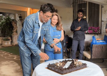 RAJAT BEDI WITH FAMILY AT THE BIRTHDAY CAKE-CUTTING CELEBRATION