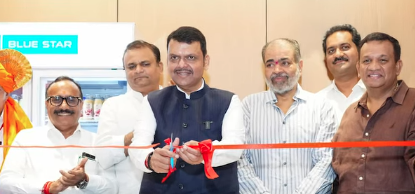 मुख्यमंत्री देवेंद्र फडणवीस यांच्या हस्ते सीएसएमटी मेट्रो स्थानकावरील वारणा दूध व दुग्धजन्य पदार्थ विक्री केंद्राचे उद्घाटन