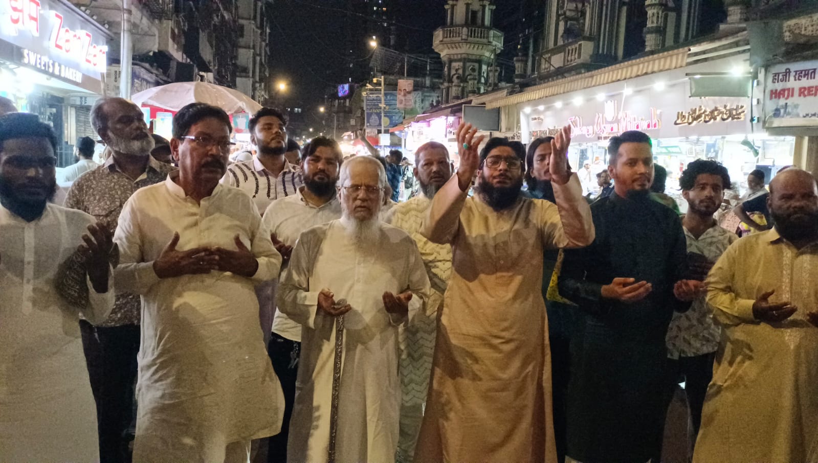 *Mumbai Mein Baarish Ki Dua, Kai Masajid Mein Salatul Istisqaa Ka Ailaan.*