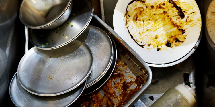 Mumbai Ke 6 Hotels Par FDA Ka Action! Rat Infestation, Expired Food Aur Gande Kitchen Ke Chalte Licence Suspend