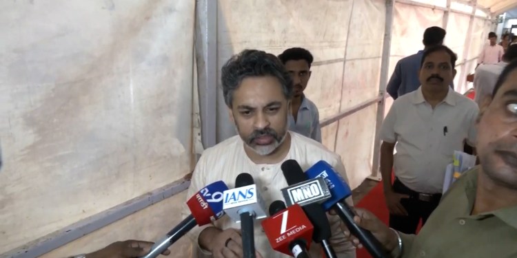“Waha Kisi Ko Rehna Nahi Hai Aur Bhi Log Aayegey” Nilesh Rane