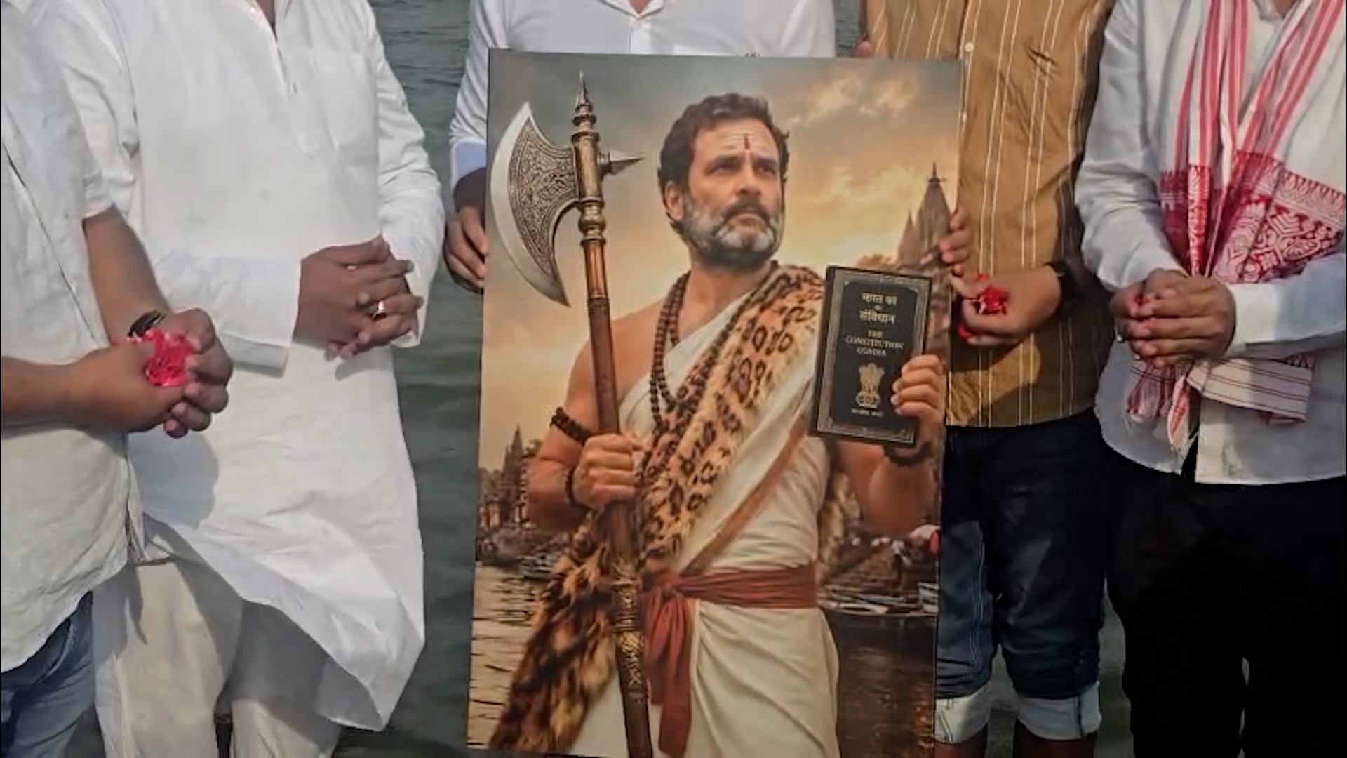 Rahul Gandhi Ke Janmdin Par Youth Congress Ka Anokha Jashn, Parashuram Roop Dikha Kar Kiya Doodh Se Abhishek