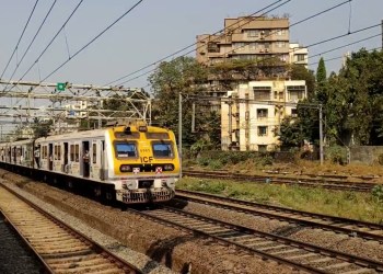 Mumbai Local Mein Phir Knife Attack! ‘Sorry’ Bolne Ke Baad Bhi Shaks Par Chaku Se Hamla