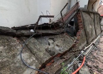 Bhiwandi Mein Tez Baarish Se Under-Construction Building Ki Security Wall Giri