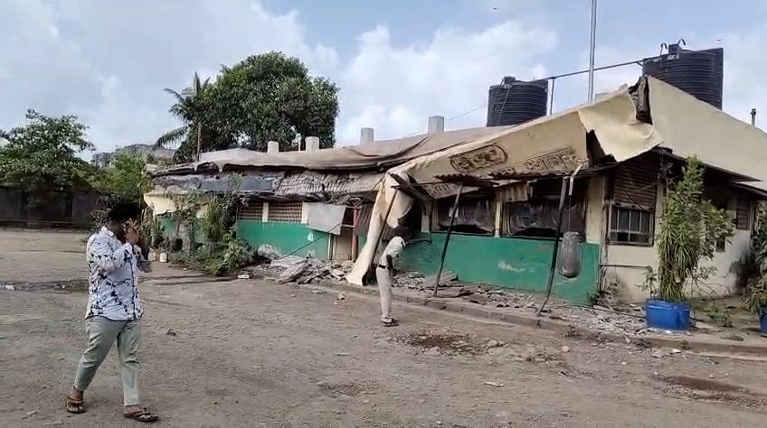 Govandi Shivaji Nagar Bus Depot Ka Slab Gira
