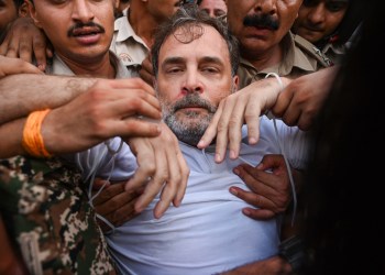 Rahul Gandhi Detained by Delhi Police Protesting Out Side PM Modi House