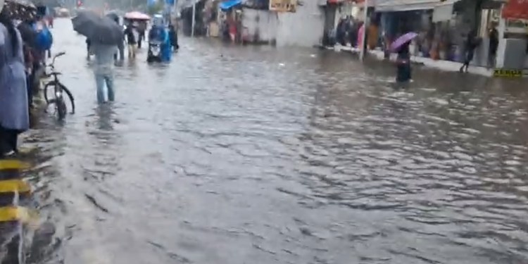Andheri west s.v road near metro bridge  #salimbhai #gallinews #gallinewsPublicRepoter