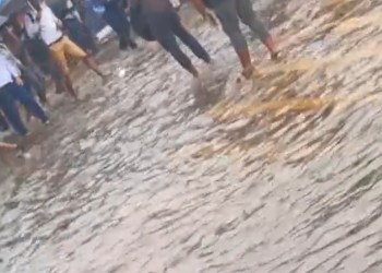 Kurla Station Ke Bahar Waterlogging