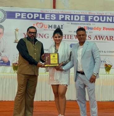 CellBuddy, Dev Singh & Rahul Kanal empowered 1,000 students in Mumbai slums through Career Guidance, Stationery Distribution, and a Women Empowerment initiative.