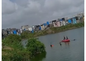 8yr Ka Ladka Doop Pani Me At Andheri West