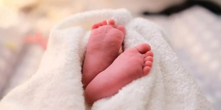 Drainage Line Me Mili New Born Baby Ki Dead Body At Juhu, Mumbai