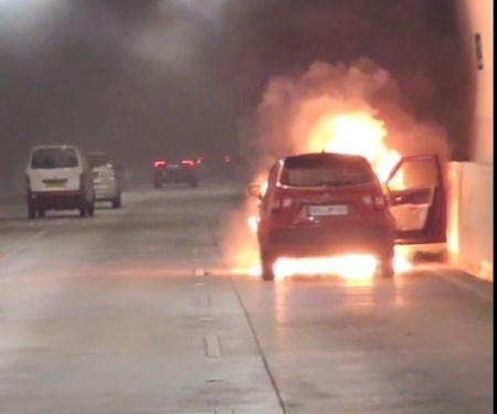 Traffic Alert Mumbai Coastal Road Tunnel Mein Chalti Car Mein Lagi Aag