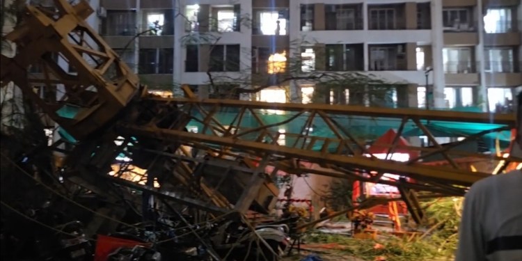 Crane Collapsed at JP North in Mira Road from 11th floor, which killed one person, seriously injured a woman,