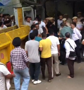 Sonam Wangchuk Ko Delhi Police Ne Protest Site Se Forcefully Hatakar Hospital Pahunchaya, 21 Din Se Jaari Bhook Hartal Ke Beech Bada Action