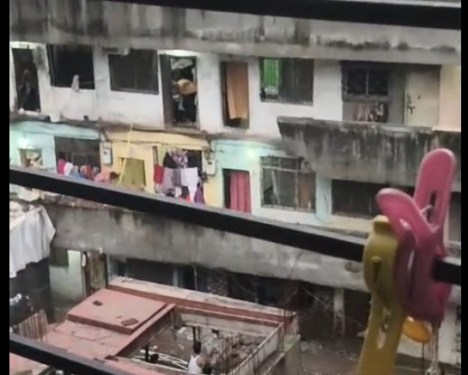 Mumbra Balcony Slab Collapse: 13 Saal ki Bachchi ki Maut, 70–80 Logon ko Building se Hataya Gaya.