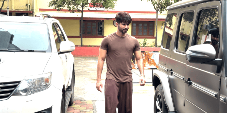 SHAHID KAPOOR SNAPPED AT GYM IN BANDRA