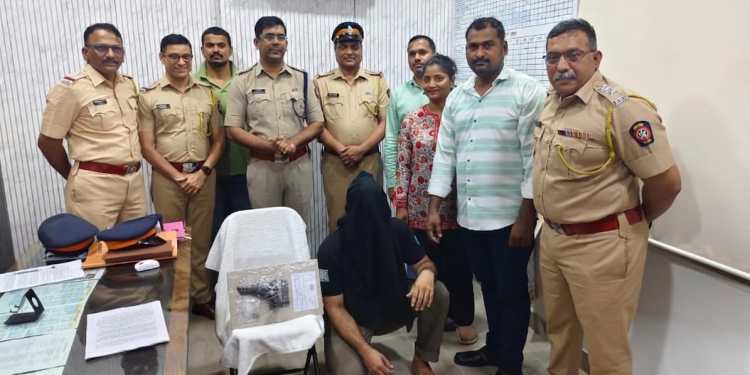 Arif Aslam Urf Cheena Desi Pistol Aur 6 Live Bullets Ke Saath Arrest