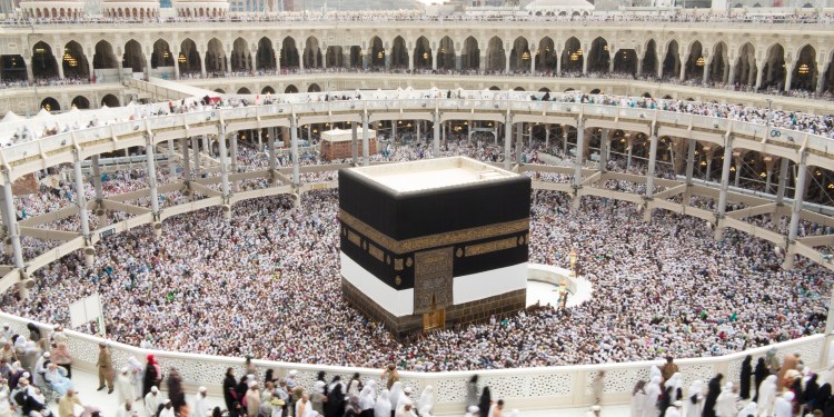 *Khana-e-Kaaba ka Salana Ghusl Ada Kiya Gaya, Zamzam aur Rose Water se Androoni Hissa Dhoya Gaya.*