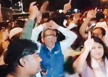MLA Amin Patel Protest Outside Raj Bhawan against Detention of Rahul & Priyanka Gandhi