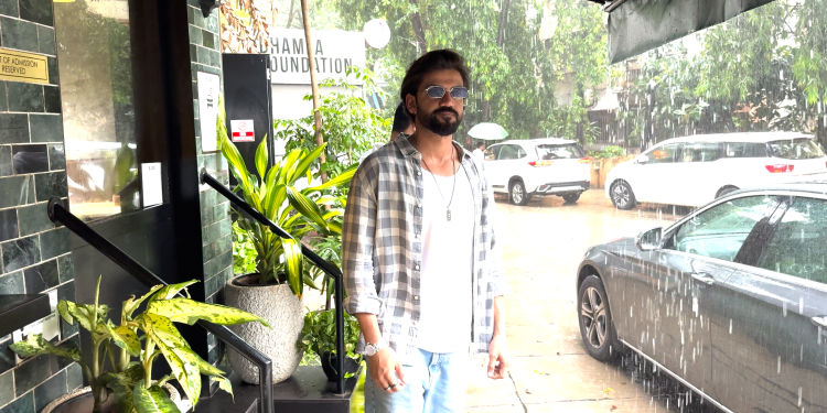ZAHEER IQBAL SNAPPED AT CAFE IN BANDRA