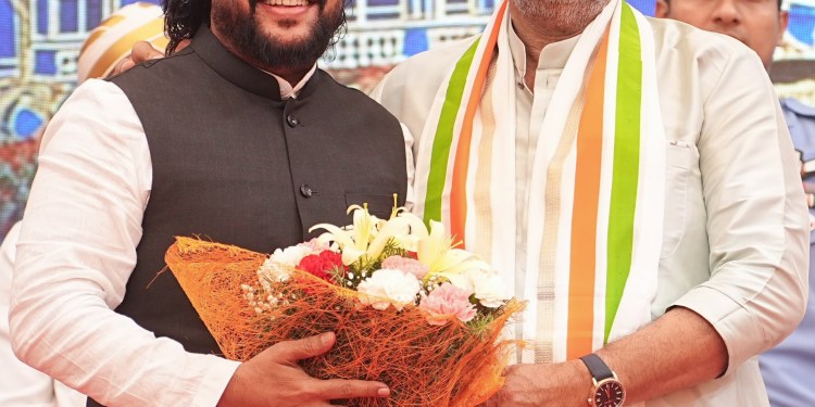 Ex-minister accuses high command of rewarding Nagendra despite CBI chargesheet; Cong questions BJP on tainted leaders