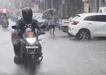 Heavy rain triggers waterlogging, traffic congestion across Delhi-NCR; IMD issues red alert