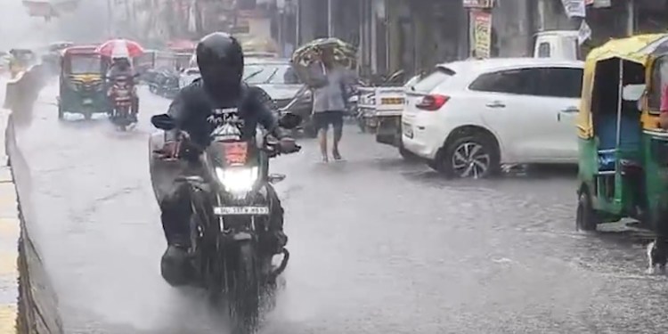 Heavy rain triggers waterlogging, traffic congestion across Delhi-NCR; IMD issues red alert