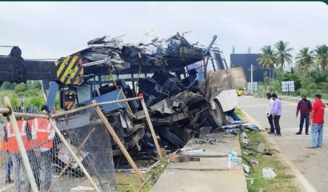 Two killed, four critical as Kerala bus overturns after hitting signboard on Bengaluru-Mysuru Expressway