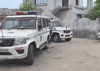 Gujarat Police arrests 13 in Bhavnagar spurious liquor case; teams sent to other states