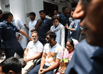 Pellet guns issue intensifies: LoP Rahul Gandhi reaches police station at Parliament Street