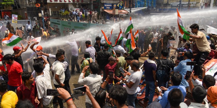 Patna student protest turns tense as police use water cannons; CRPF personnel deployed