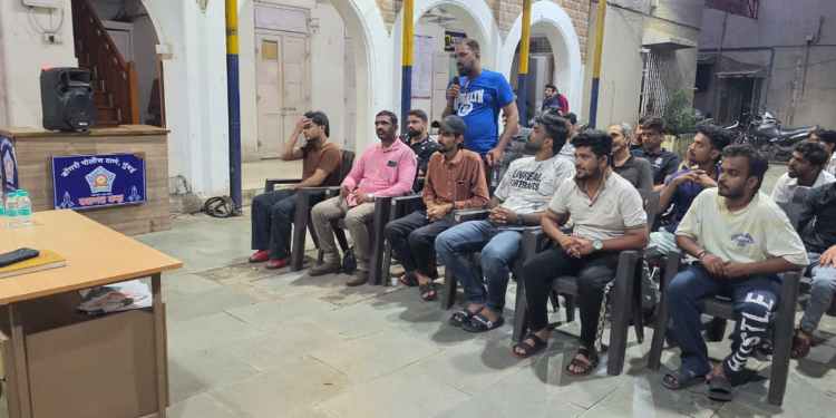 Eid-e-Milad Juloos Ko Lekar Dongri Police mai organizers ke sath Meeting rakhi gayi