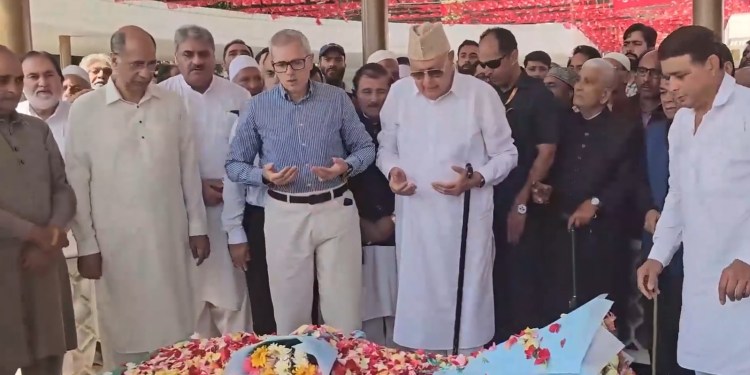 Tributes paid to Sheikh Mohammad Abdullah on 44th death anniversary
