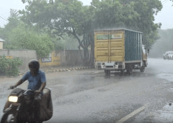 Heavy rain lashes parts of Delhi-NCR, red alert issued ahead of BRICS Summit