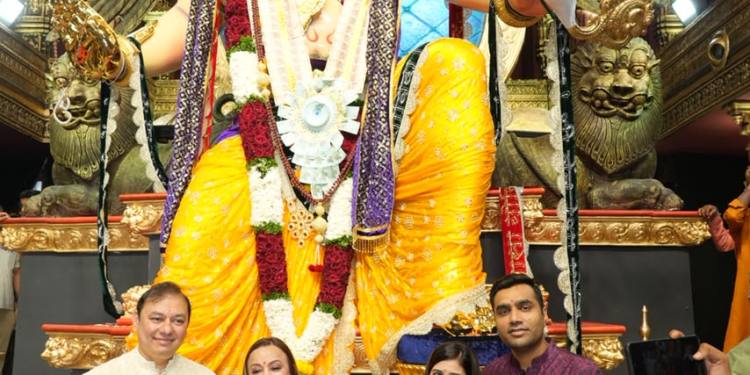 Pranav, Adani, Karan Adani visit historic Chinchpokli Cha Chintamani on Ganesh Chaturthi