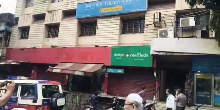 Five armed men loot cash, gold from Canara Bank in Jamshedpur