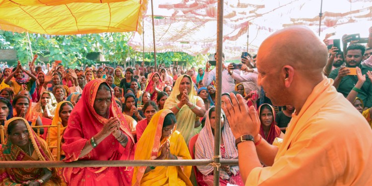 CM Yogi visits Kushinagar, takes stock of flood-affected areas after river embankment breach