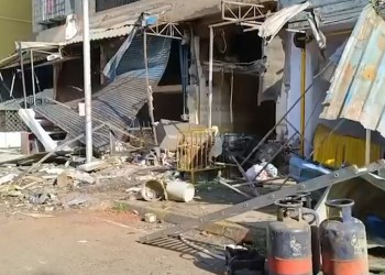 Cylinder Blast in Sanpada  Sagar Family Restaurant ,2 Injured 6 Shops Damaged
