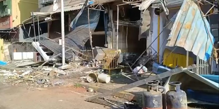 Cylinder Blast in Sanpada  Sagar Family Restaurant ,2 Injured 6 Shops Damaged