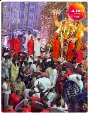 बाप्पाच्या दर्शनासाठी लालबागच्या राजाच्या चरणी भक्तांची गर्दी