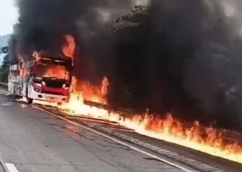 Fire in Bus on Mumbai Pune Expressway – 14 Passenger Rescued