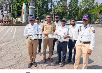Pune VIDEO: ‘Golden Guys’ Ki Audi Q7 Ko Traffic Police Ne Roka, ₹6,500 Fine.