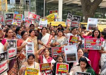 K’taka: BJP Mahila Morcha stages protest, demands resignation of MP accused of sexual harassment